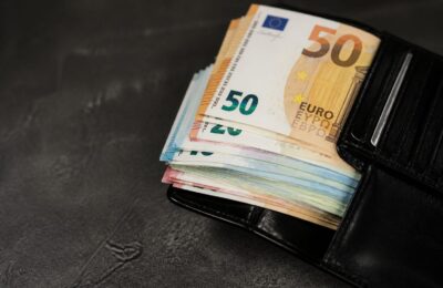 Tinerii din zona euro au o avere netă mediană de 24.600 de euro, iar Italia ajunge la 53.500 de euro