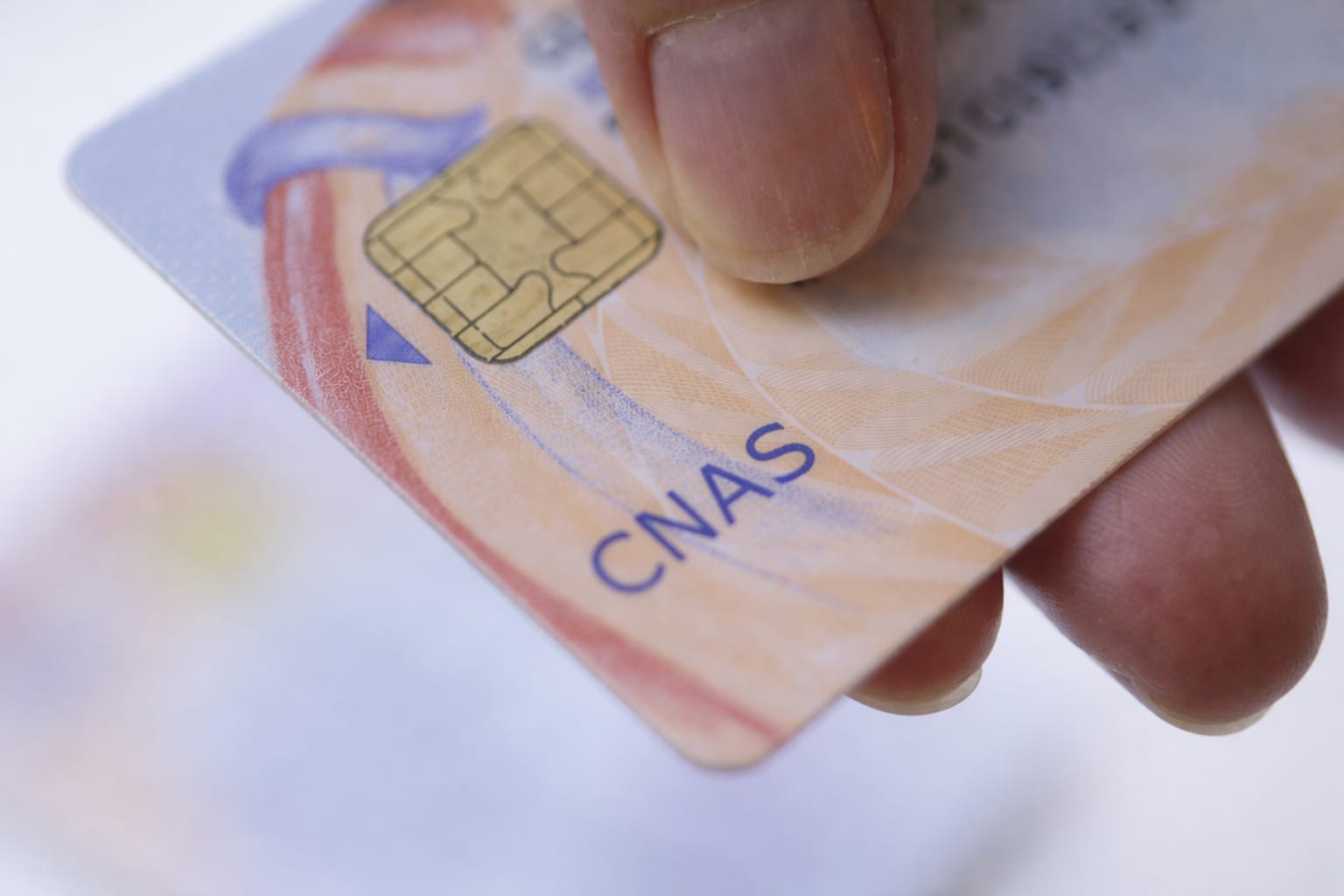Cartea electronică de identitate înlocuiește cardul de sănătate. Ce trebuie să știe asigurații