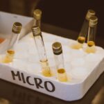 Un test din urină și lichid vaginal ar putea simplifica evaluarea sângerării după menopauză
