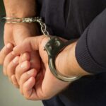 Polițiștii ieșeni au depistat un tânăr urmărit național și l-au dus în Arestul IPJ Iași