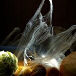 Mâncarea ia aproape o treime din bugetul de consum al românilor. Ce includ cheltuielile din țară și din străinătate