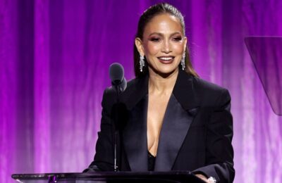 Jennifer Lopez, 56 de ani si un show incendiar in Las Vegas! Body transparent