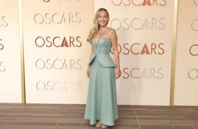 Kate Hudson – Rochie neagră îndrăzneață la Oscar 2026. A riscat?