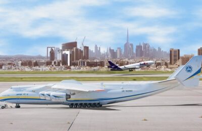 Panică în Dubai – Atac cu Drone Iraniene, 4 Răniți, Zboruri Anulate