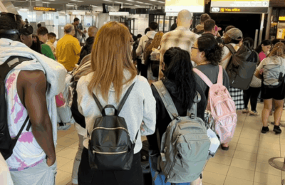 Aeroporturi în haos – Zboruri anulate & 1500 români afectați. Ghid de supraviețuire