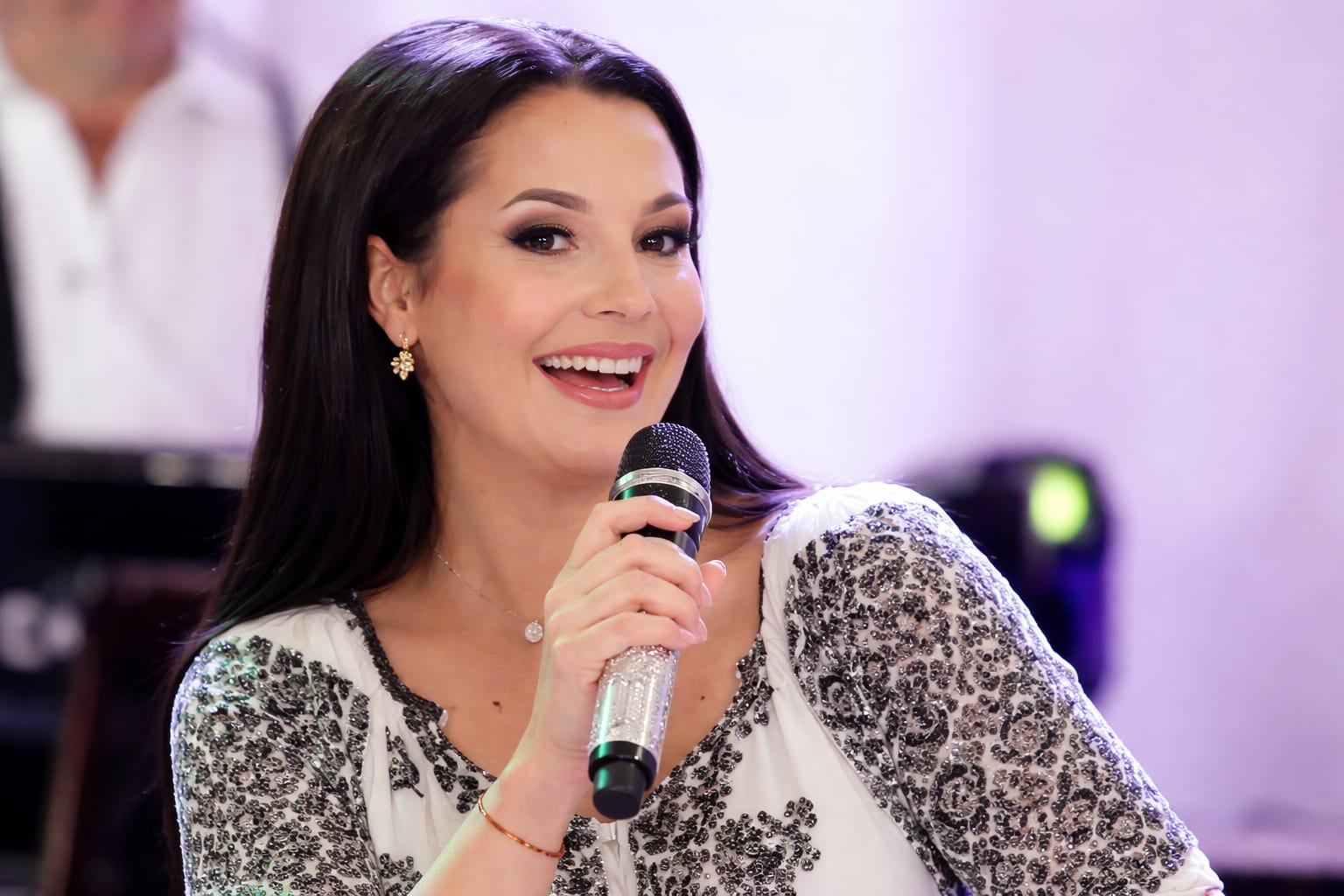 Angela Rusu a slăbit peste 30 de kilograme și a recurs la operații estetice pentru a elimina excesul de piele
