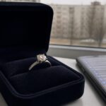 Un inel de logodnă de 15.000 de euro, rămas după o despărțire, ar putea ajunge la un alt cuplu