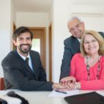 Două generații ale aceleiași familii sunt implicate în 100 de afaceri românești. Cum se pregătește schimbul de generații