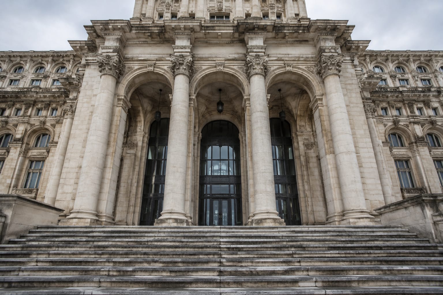 Sediul Romania’s Constitutional Court și legea pensiilor