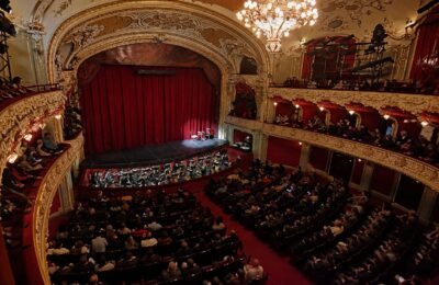 Opera ieșeană sărbătorește 70 de ani cu „Tosca” și premiera „Cenușăreasa”