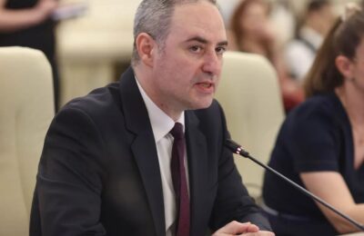 Nazare nu exclude taxe noi în 2027. Economiștii avertizează că familiile ar putea renunța la cheltuieli